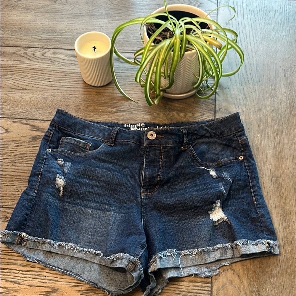 Hippie Laundry Mid Rise Midi Ripped Denim Shorts Indigo Blue Size 31